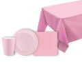 Zestaw obrus + kubeczki + serwetki + talerzyki papierowe różowe - 45 szt.