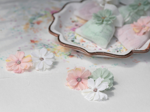 Płatki kwiatów białe - 12 szt.