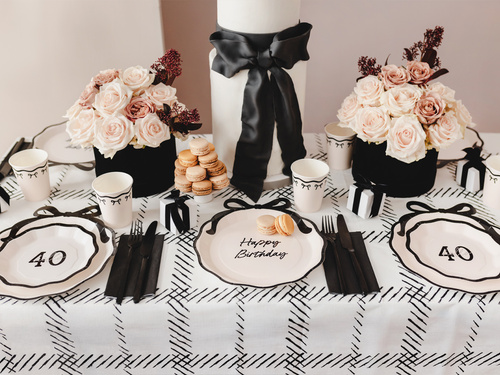 Talerzyki papierowe na urodziny Happy Birthday z kokardką - 24 cm - 6 szt.