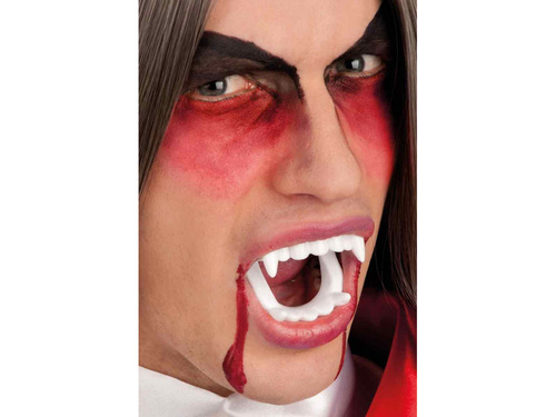 Szczęka wampira z krwią