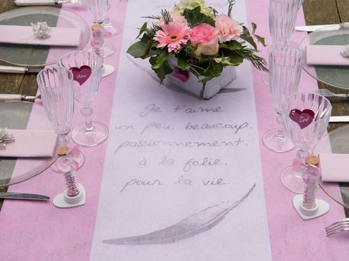 Dekoracja bieżnik z włókniny na stół - różowy - 30 cm x 10 m - 1 szt.