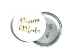 Przypinka biała ze złotym napisem Panna Młoda