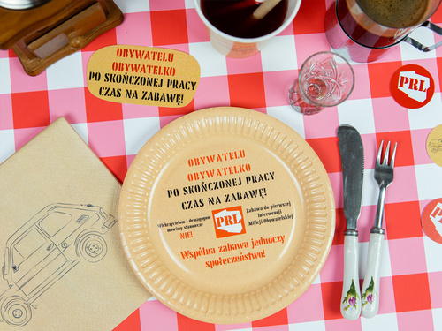 Talerzyki papierowe na urodziny PRL - 18 cm - 6 szt.