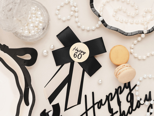 Kotylion Happy "60" - 1 szt.