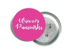 Przypinka różowa z białym napisem na Wieczór Panieński