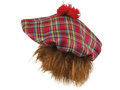 Szkocki beret z rudymi włosami