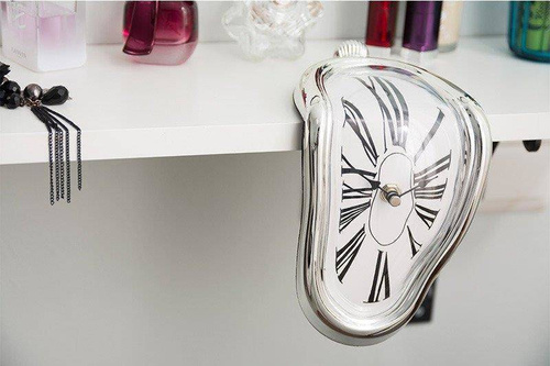 Cieknący zegar Salvadora Dalí