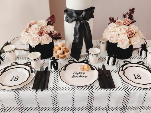 Talerzyki papierowe na urodziny "Hello 18" - 18 cm - 6 szt.