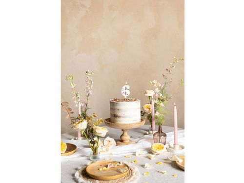 Świeczka cyferka sześć z płatkami kwiatów - 6 - 1 szt.