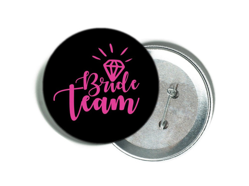 Przypinka czarna z różowym napisem Bride Team i diamentem
