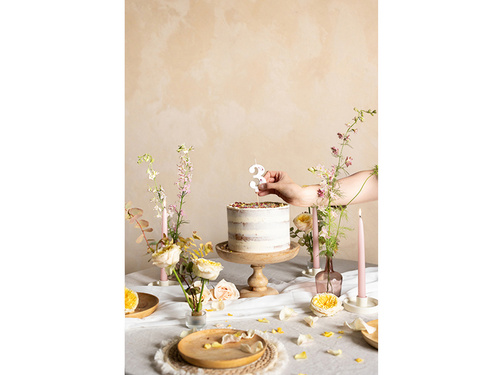 Świeczka cyferka trzy z płatkami kwiatów - 3 - 1 szt.